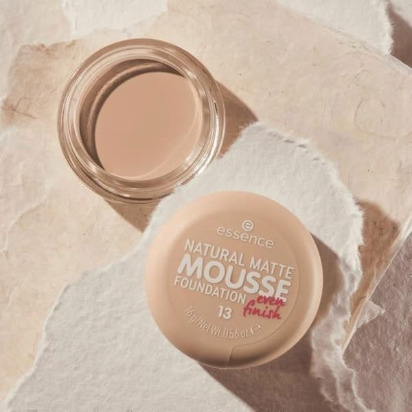ESSENCE NATURAL MATTE MOUSSE MAKE-UP BASE FOAM 13