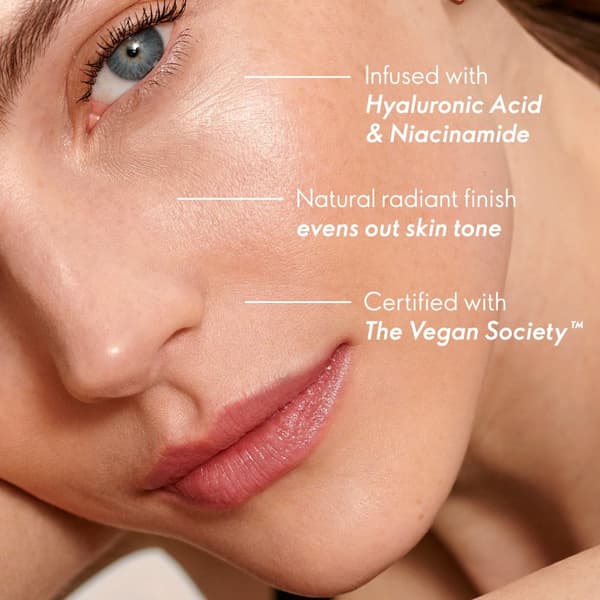 Oriflame Giordani Gold Eternal Glow -meikkivoide SPF 25 - Vanilja Neutral 30 ml