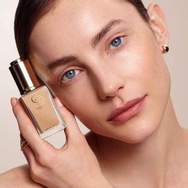 Oriflame Giordani Gold Eternal Glow Foundation SPF 25 - Porslinsvärm 30 ml
