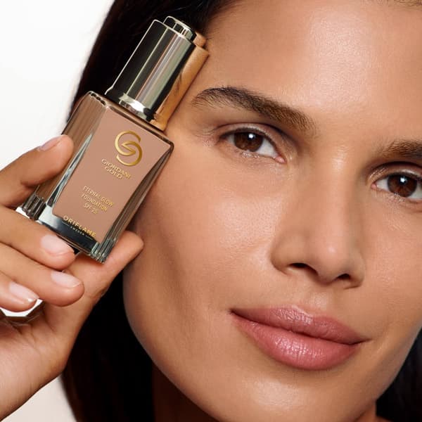 Oriflame Giordani Gold Eternal Glow Foundation SPF 25 - Beige Varm 30 ml
