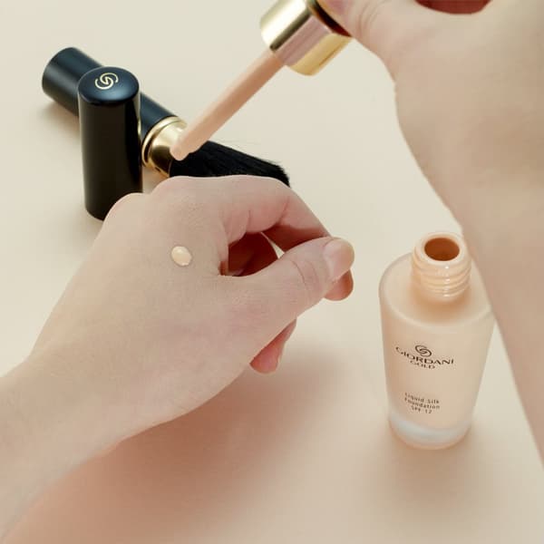 Oriflame Giordani Gold Liquid Silk Foundation SPF 12 - Amber 30 ml