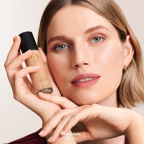 Oriflame Giordani Gold pitkäkestoinen mineraalimeikkivoide SPF 20 - vaaleanbeige neutraali 30 ml