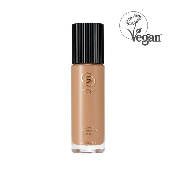 Oriflame Giordani Gold Long-Lasting Mineral Foundation SPF 20 - Naturlig Beige 30 ml