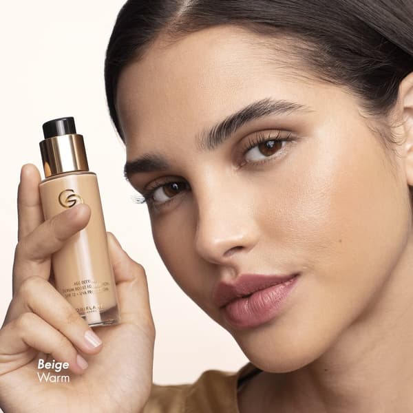 Oriflame Giordani Gold seerumipohjainen nuorentava meikkivoide SPF 12 + UVA - vaalea norsunluunvärinen neutraali 30 ml