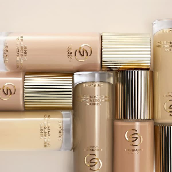 Oriflame Giordani Gold seerumipohjainen nuorentava meikkivoide SPF 12 + UVA - vaalea norsunluunvärinen neutraali 30 ml