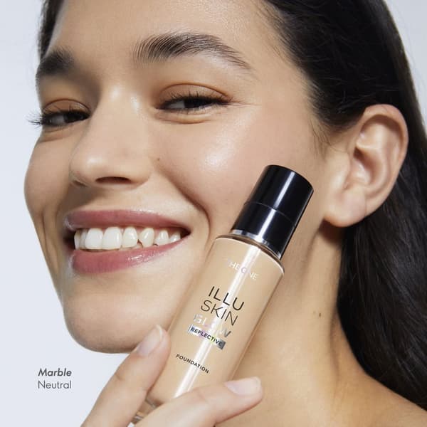 Oriflame THE ONE Illuskin Glow Reflective Foundation - Ljus elfenbensfärgad neutral 30 ml