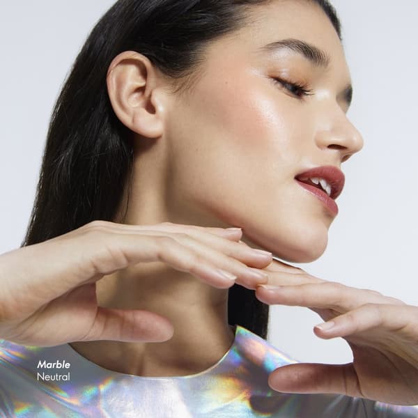 Oriflame THE ONE Illuskin Glow Reflective Foundation - Ljus elfenbensfärgad neutral 30 ml