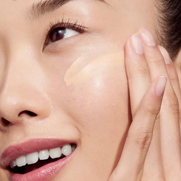 Nestemäinen meikin pohjustusaine Clinique EVEN BETTER Nº 5-Light Medium Cool Spf 50 30 ml