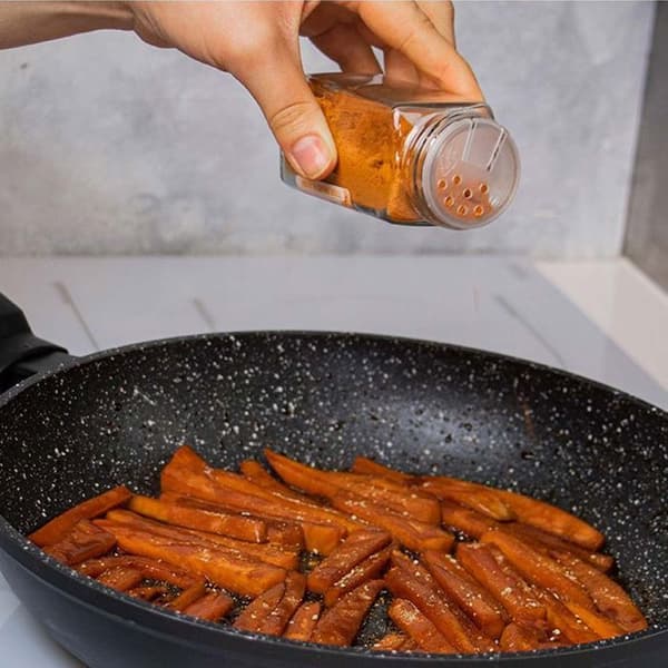 Kryddburk med ströhål + mald cayennepeppar 40 g