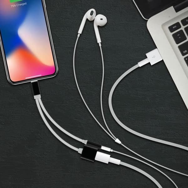 Ljud- och laddningsadapter - Vit - 3,5 mm Jack - Lightning - Kompakt - Optimal ljudkvalitet