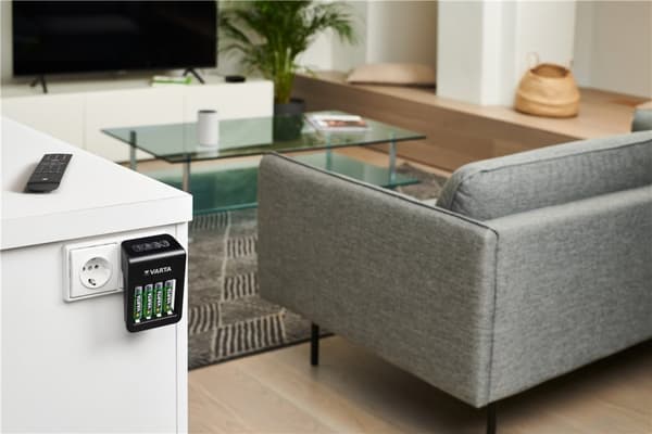 LCD Plug Charger+ (type 57687) inkl. 4x AA 2100 mAh