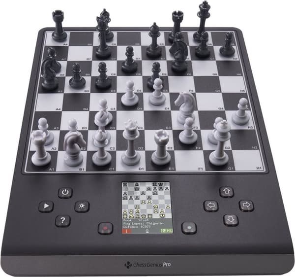 MILLENNIUM ChessGenius PRO 2024 - Skakcomputer for begyndere til klubskakspillere - hollandsk