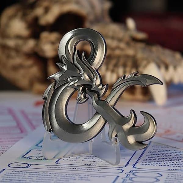 Médaillon Ampersand - FANATTIK - Dungeons &amp; Dragons - Begränsad Upplaga - Numrerad - Inkluderar Utställningsställ