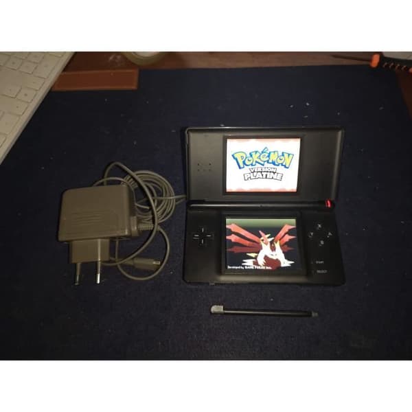 NINTENDO DS LITE SVART KONSOL + 1 överraskning DS-spel- USED