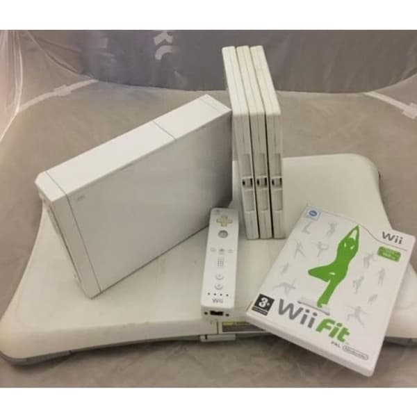 nintendo wii med 3 spel + wii fit + balans- USED