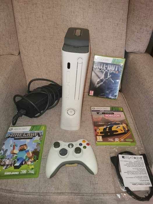 Vit XBOX 360-konsol + 3 Xbox 360-spel- USED
