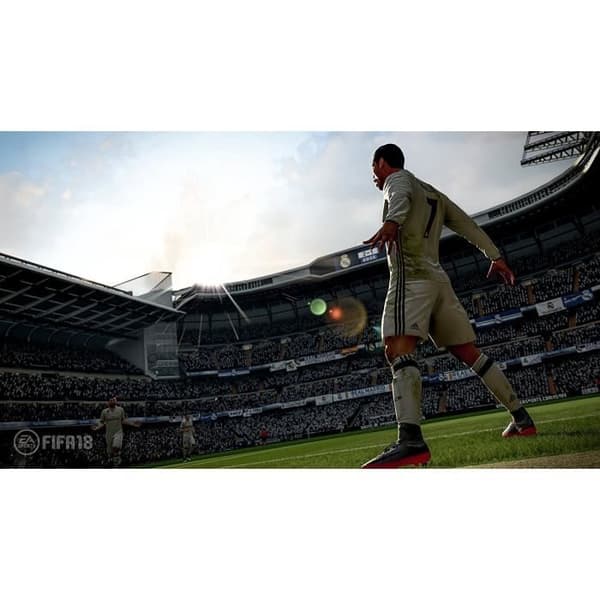 Sony PlayStation 4 Slim-konsol (1 TB) + FIFA 18 + 2 DualShock-kontroller - Svart - 1000 GB - Effekt 1,84 TFLOP- USED