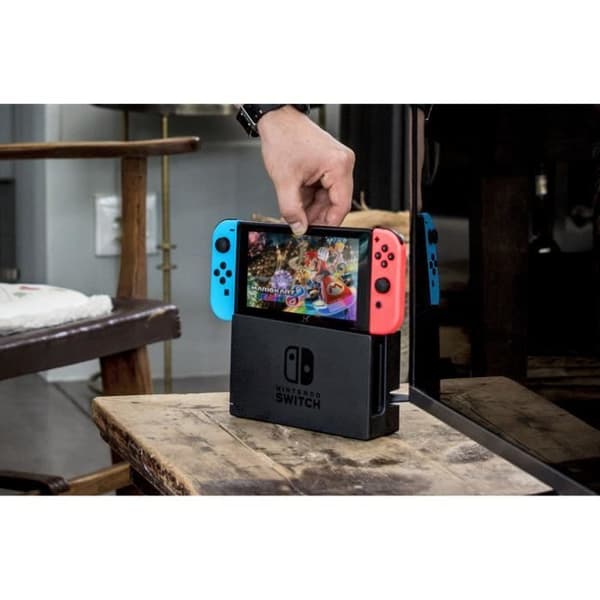 Nintendo Switch Röd/Neonblå 32GB [Ny modell] + Mario Kart 8 Deluxe- USED