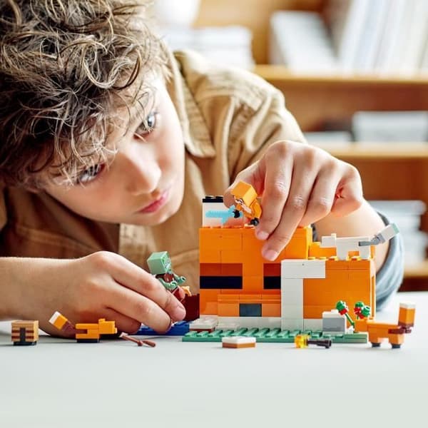 LEGO 21178 Minecraft The Fox's Refuge, Bygga leksakshus, Barn från 8 år, Set med zombieminifigurer, Djur