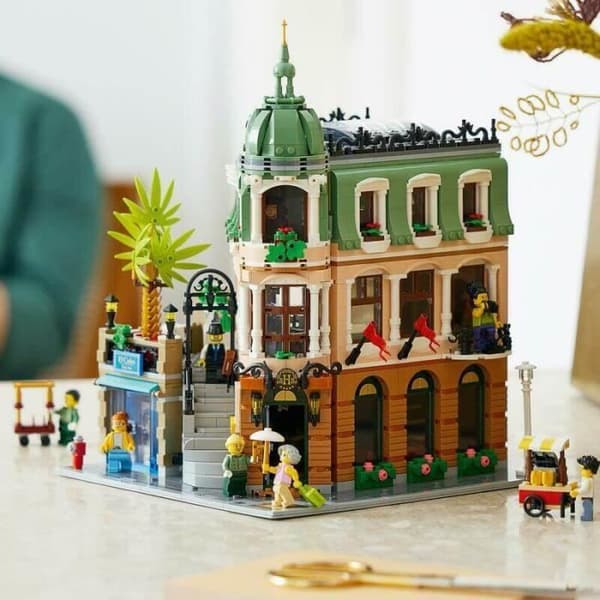 Modulbyggnader - LEGO - 10297 - Boutiquehotell - 3066 delar - För vuxna