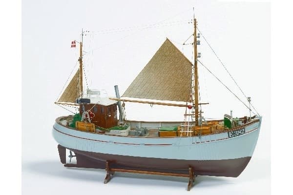 1:33 Mary Ann - wooden hull