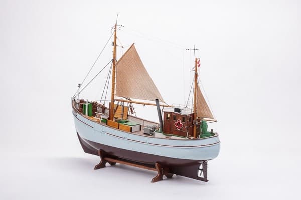 1:33 Mary Ann - wooden hull