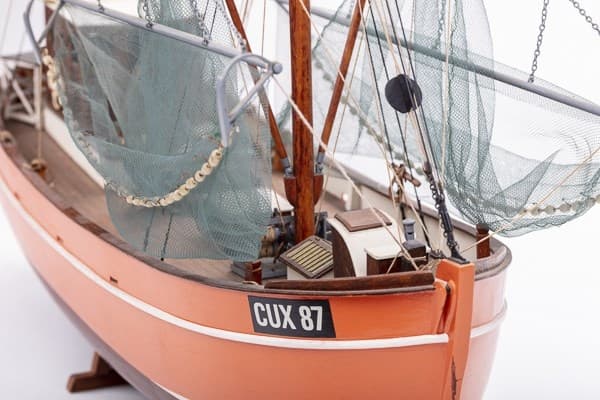 Billing Boats 1:33 CUX 87 (Krabbenkutter) -wooden hull