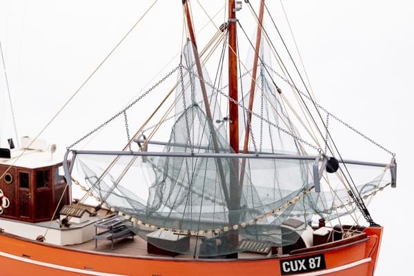 Billing Boats 1:33 CUX 87 (Krabbenkutter) -wooden hull