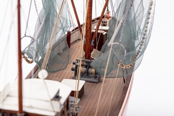 Billing Boats 1:33 CUX 87 (Krabbenkutter) -wooden hull