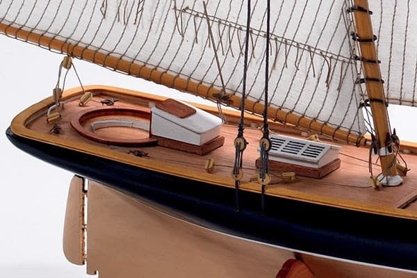 Billing Boats 1:72 America -Wooden hull