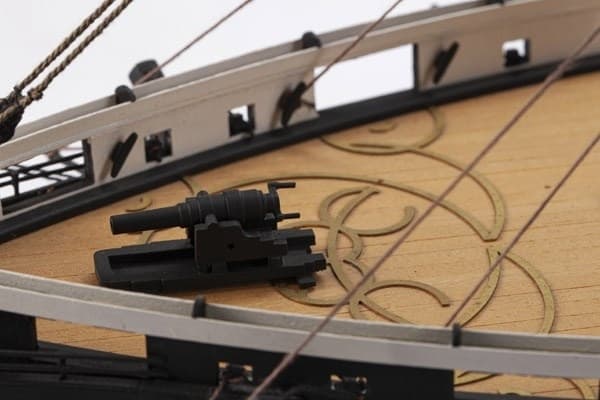 1:100 HMS Warrior - Skrog i tre