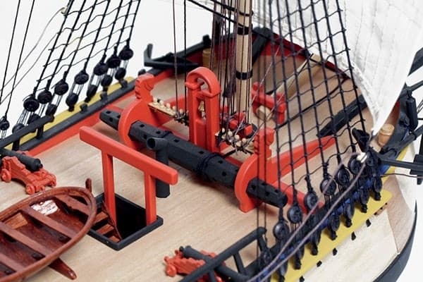 Billing Boats 1:50 HMS Endeavour  -Wooden hull