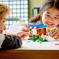 Miniatyrbild 5 av 6: LEGO® 21184 Minecraft bageriet, byleksak, ranka, svärd och djurminifigurer, födelsedagspresent från 8 år gammal