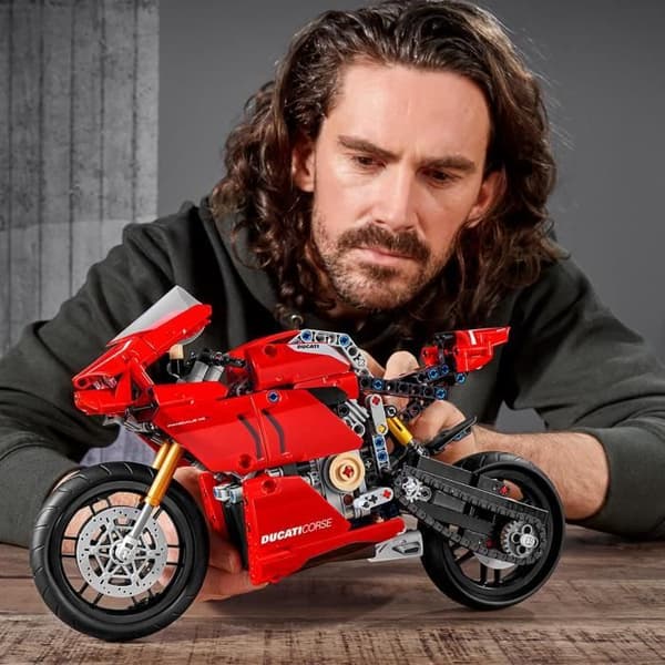 LEGO® Technic 42107 Ducati Panigale V4 R, Moto GP Model Kit, Ducati Motorcykelbyggd, Motorcykelleksak, Barn från 10 år och uppåt