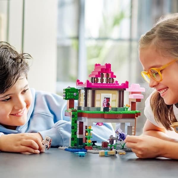 LEGO 21183 Minecraft träningsläger, leksak med ninja-minifigurer, skelett, med hus, present för pojkar och flickor från 8 år och uppåt