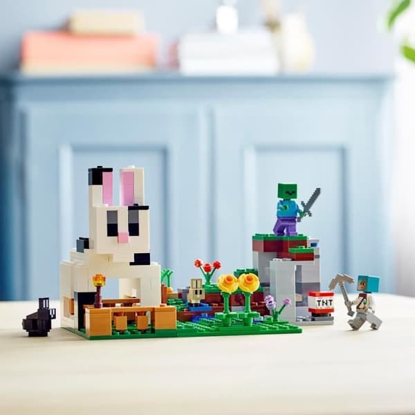 LEGO 21181 Minecraft The Rabbit Ranch, leksak, med husdjur, zombie, TNT minifigurer, pojkar och flickor från 8 år och uppåt