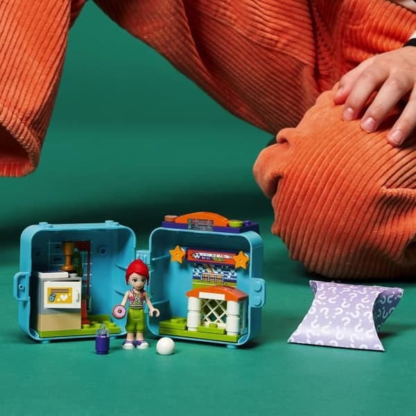 LEGO® 41669 Friends Mias fotbollskub – Serie 5 bärbar samlarleksak med minidocka