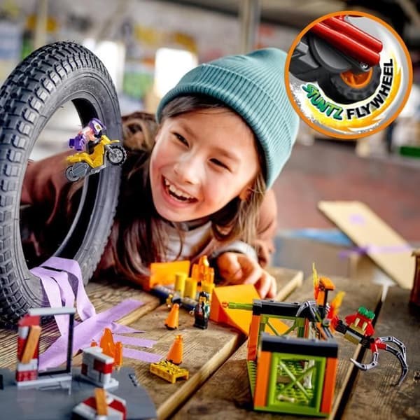 LEGO® 60293 City Stuntz Stuntträningsområde, ramper, spindelbur och dragcykel