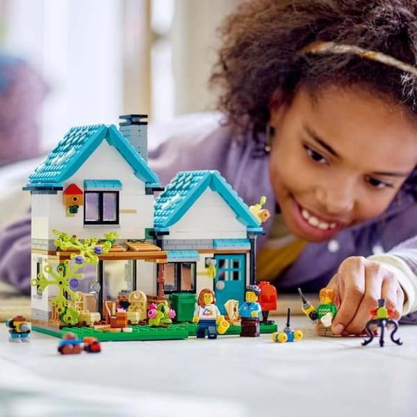 LEGO® Creator 3-i-1 31139 Välkomsthusmodellsats med 3 olika hus och minifigurer