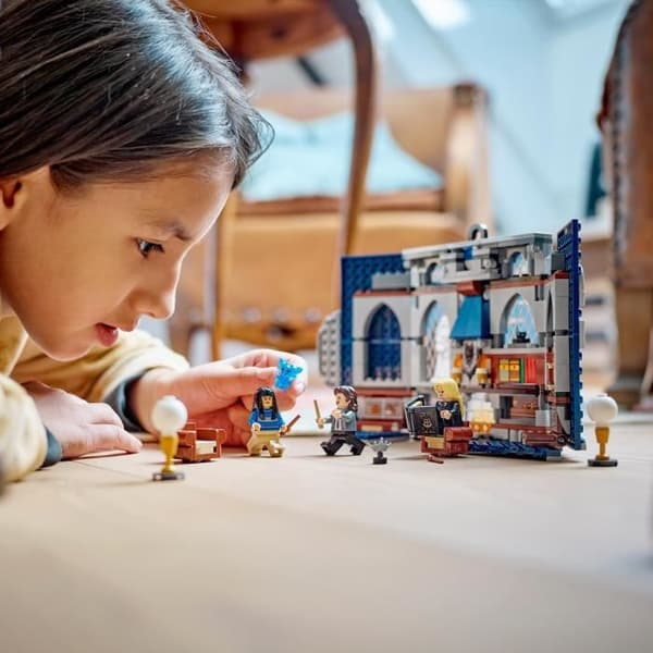 LEGO® Harry Potter 76411 Ravenclaws husvapen, leksak med 3 minifigurer och Hogwarts-dekoration