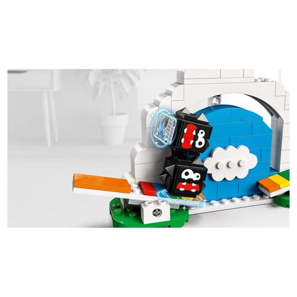 LEGO® Super Mario™ Flying Fuzzies byggset