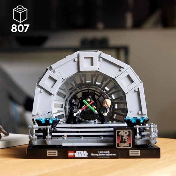 LEGO® Star Wars 75352 Emperor's Throne Room Diorama, modellsats med ljussvärd