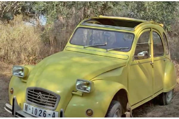 Revell James Bond 'Citroen 2 CV' 1:24 gift set