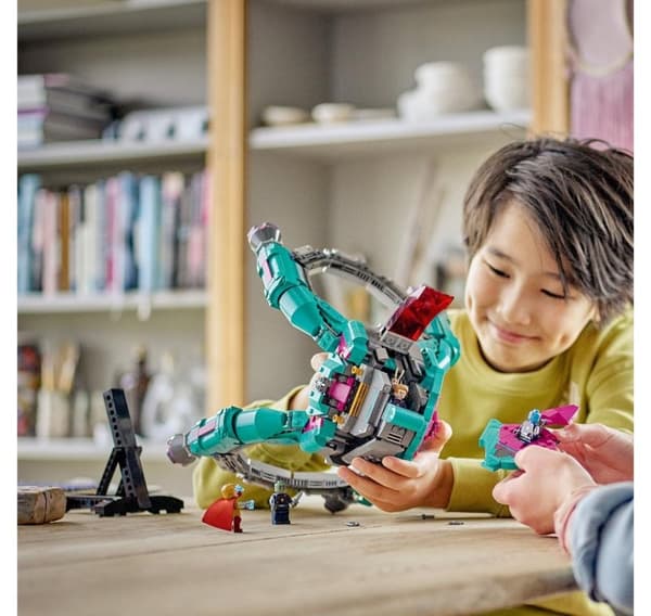LEGO Super Heroes New Guardian Vehicle
