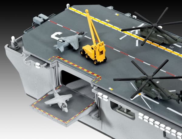 Revell US Navy Assault Carrier Wasp Class 1:700 Mallinrakennussarja
