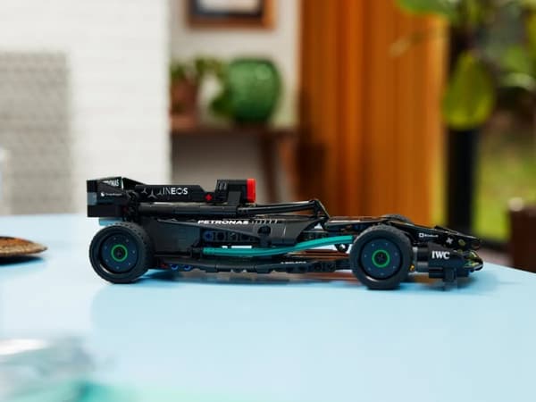 LEGO Mercedes-AMG F1 W14 E Performance Pull-Back