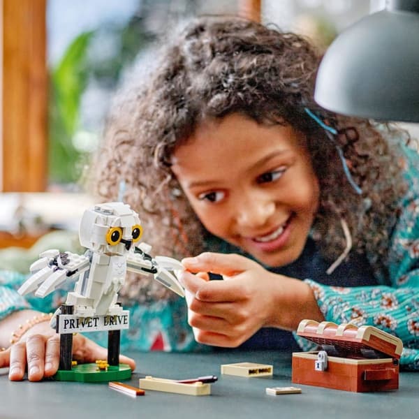 LEGO Harry Potter Hedwig™ på Ligusterlaan 4 - 76425