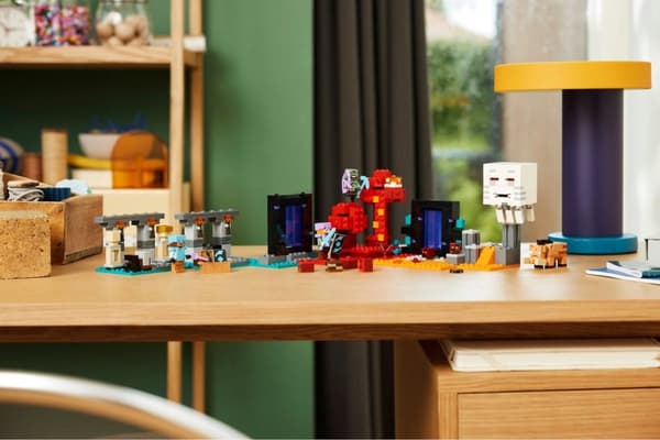 LEGO Minecraft Baghold på Nether Portal - 21255