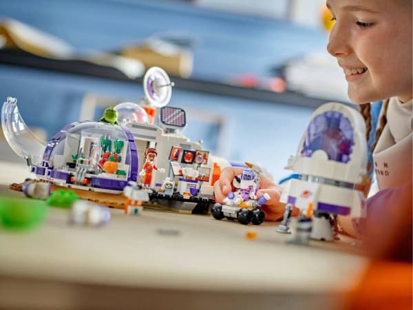 LEGO Friends byggebase på Mars og raket - 42605