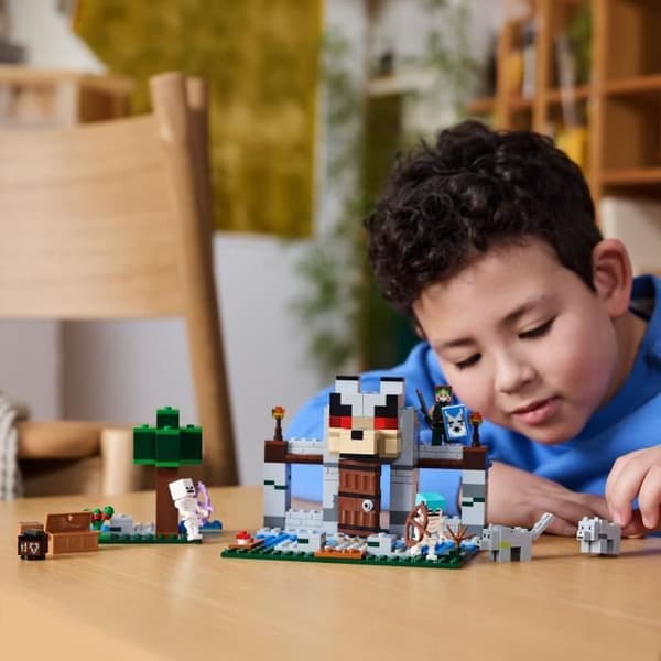 LEGO Minecraft 21261 Wolf's Fortress - Utforskningsspel med skeletttema